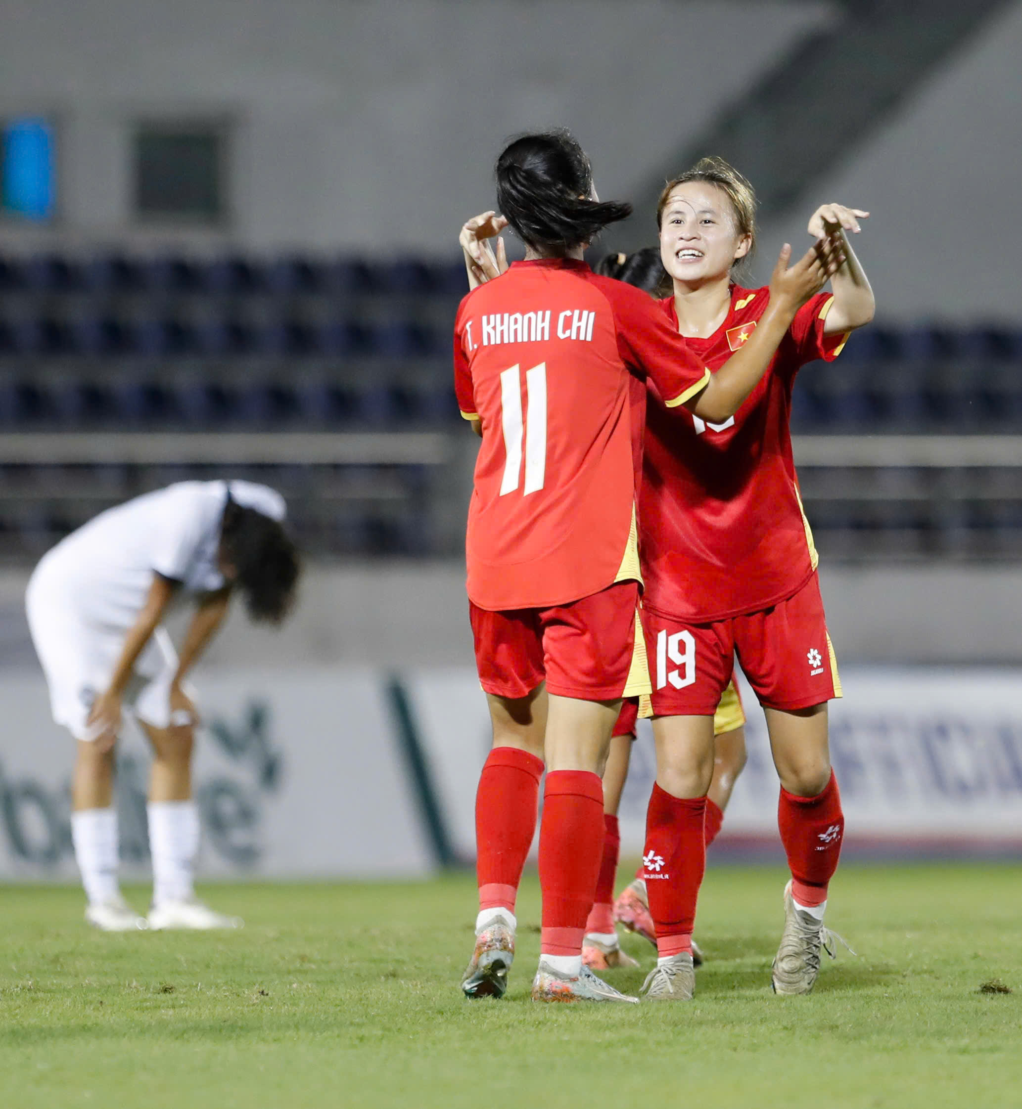 Tin nóng bóng đá Việt hôm nay 12/10: HLV Kim Sang Sik chuẩn bị nhân sự mới; HLV Harry Kewell thừa nhận Hà Nội FC may mắn - Ảnh 2.