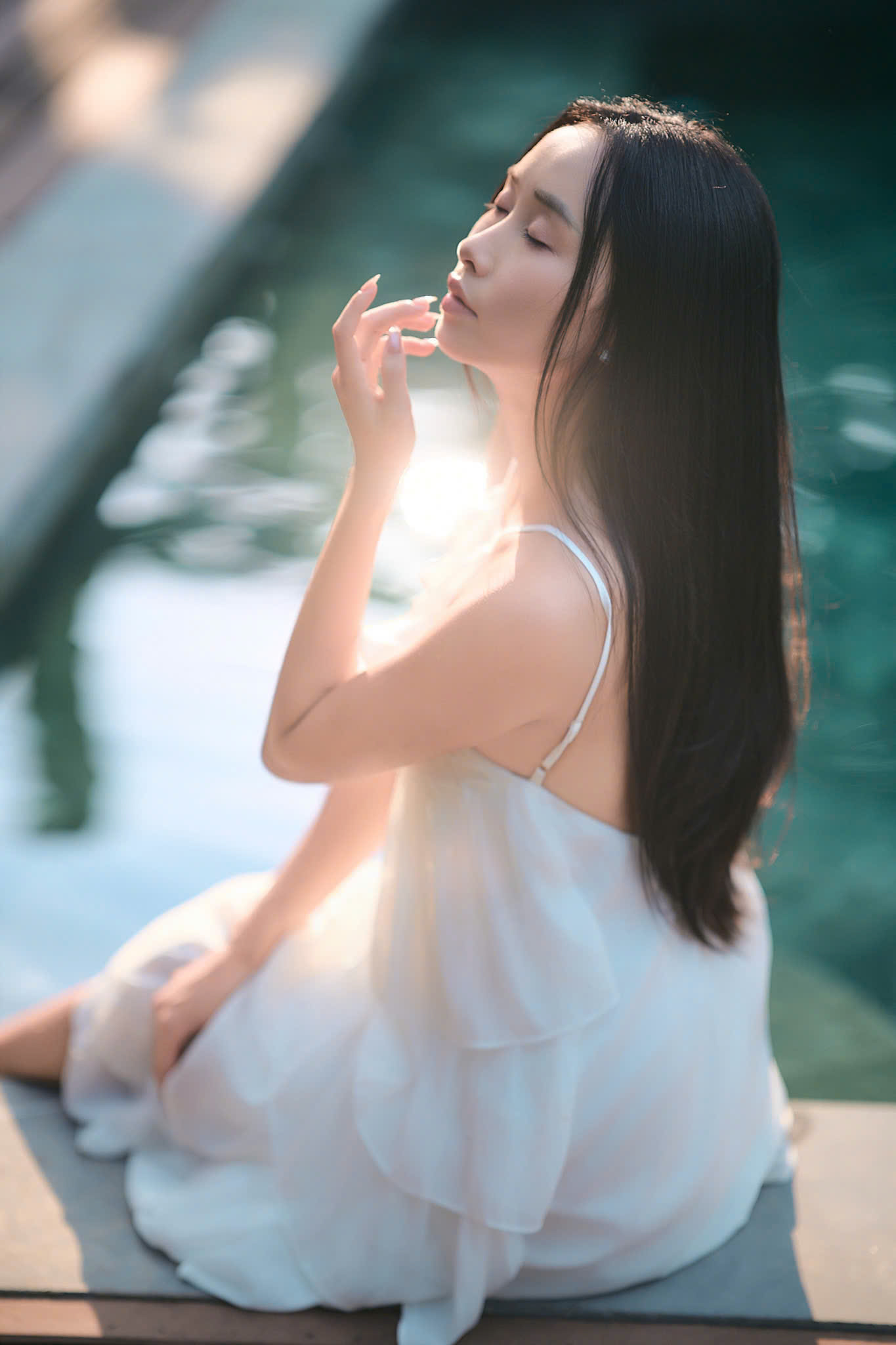 Quỳnh Thi ra mắt MV "Nói Đi": Chọn lối đi riêng từ những day dứt trong tình yêu - Ảnh 5. Quỳnh Thi ra mắt MV "Nói Đi": Chọn lối đi riêng từ những day dứt trong tình yêu - Ảnh 5.