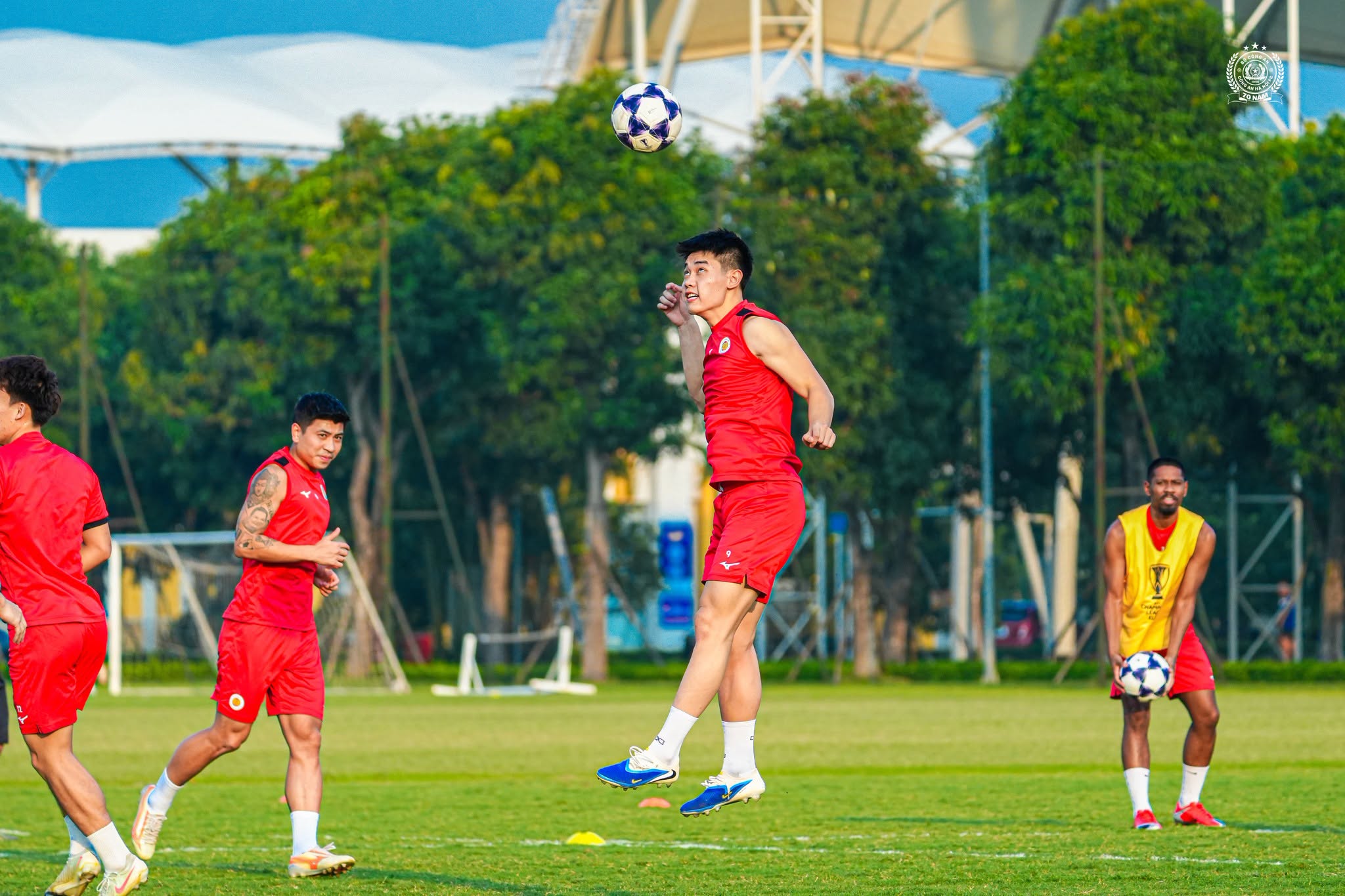 Tin nóng bóng đá Việt hôm nay 13/10: HLV Polking bỏ ngỏ khả năng Đình Bắc ra sân; CLB SHB Đà Nẵng khiếu nại trọng tài - Ảnh 1. Tin nóng bóng đá Việt hôm nay 13/10: HLV Polking bỏ ngỏ khả năng Đình Bắc ra sân; CLB SHB Đà Nẵng khiếu nại trọng tài - Ảnh 1.
