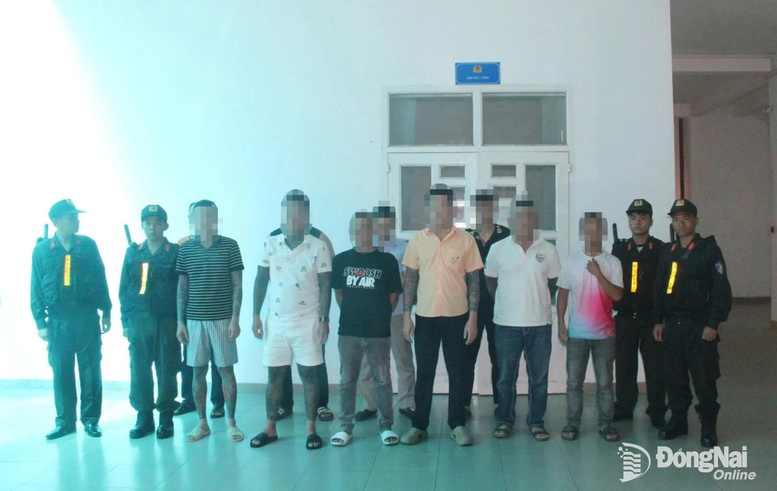 Bắt khẩn cấp 11 đối tượng sản xuất video bạo lực đăng lên mạng xã hội - Ảnh 1.