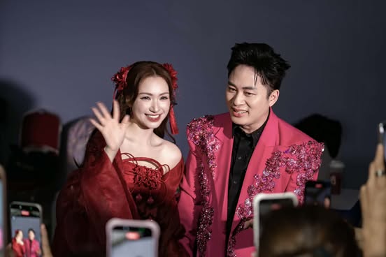 Live-Concert “Bay về phía mặt trời” của ca sĩ Tùng Dương: Khi những thế hệ nghệ sĩ cùng kể câu chuyện âm nhạc Việt - Ảnh 3.