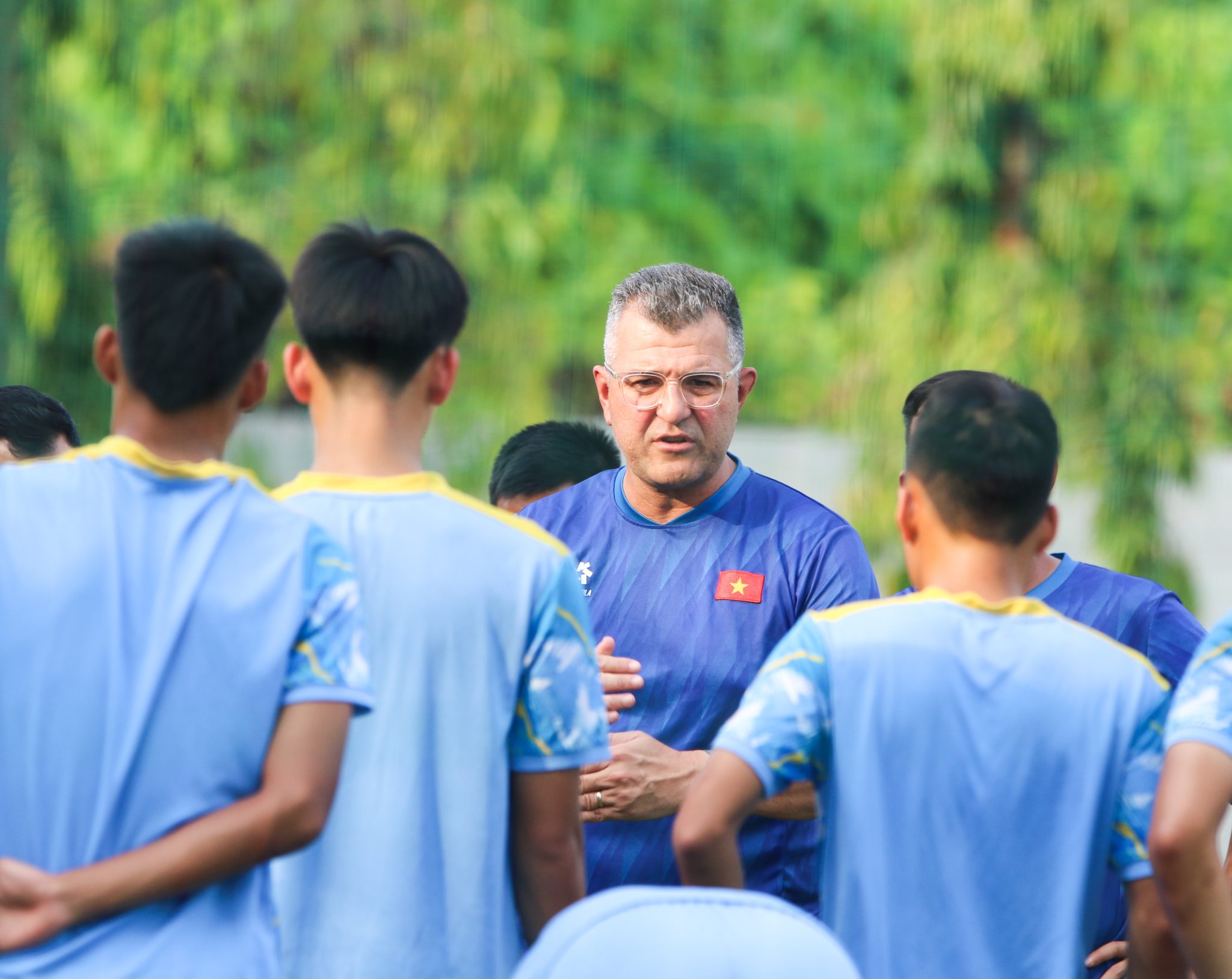 Tin nóng bóng đá Việt hôm nay 16/10: Đội tuyển Việt Nam chuẩn bị cho Asian Cup; U17 Việt Nam đá 5 trận giao hữu trước World Cup - Ảnh 2.