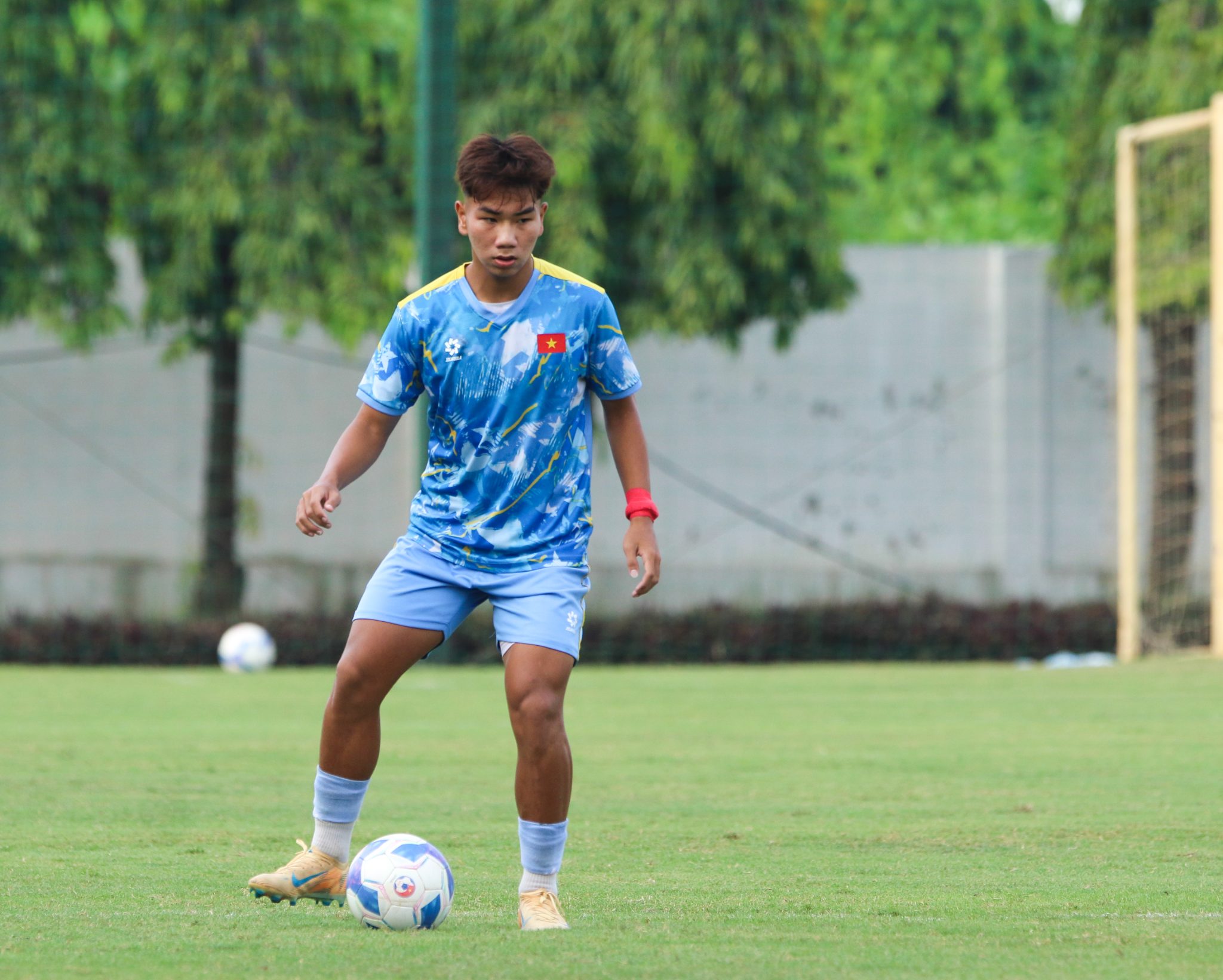 HLV Roland: 'U17 Việt Nam muốn tạo nên sự khác biệt tại World Cup' - Ảnh 2. HLV Roland: 'U17 Việt Nam muốn tạo nên sự khác biệt tại World Cup' - Ảnh 2.