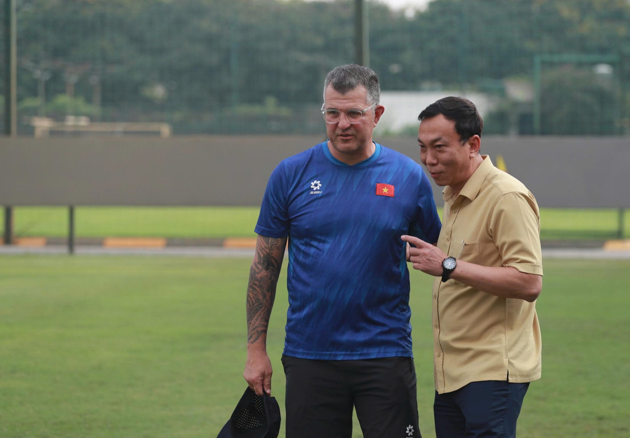HLV Roland: 'U17 Việt Nam phải chiến đấu để tạo ra sự khác biệt' - Ảnh 1. HLV Roland: 'U17 Việt Nam phải chiến đấu để tạo ra sự khác biệt' - Ảnh 1.