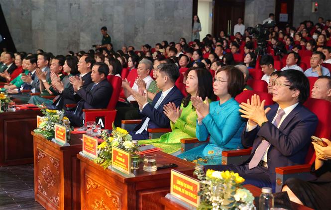Giải báo chí về Phát triển văn hóa và xây dựng người Hà Nội thanh lịch, văn minh lần thứ IX: TTXVN giành giải cơ quan xuất sắc có nhiều tác phẩm báo chí chất lượng cao - Ảnh 4. Giải báo chí về Phát triển văn hóa và xây dựng người Hà Nội thanh lịch, văn minh lần thứ IX: TTXVN giành giải cơ quan xuất sắc có nhiều tác phẩm báo chí chất lượng cao - Ảnh 4.