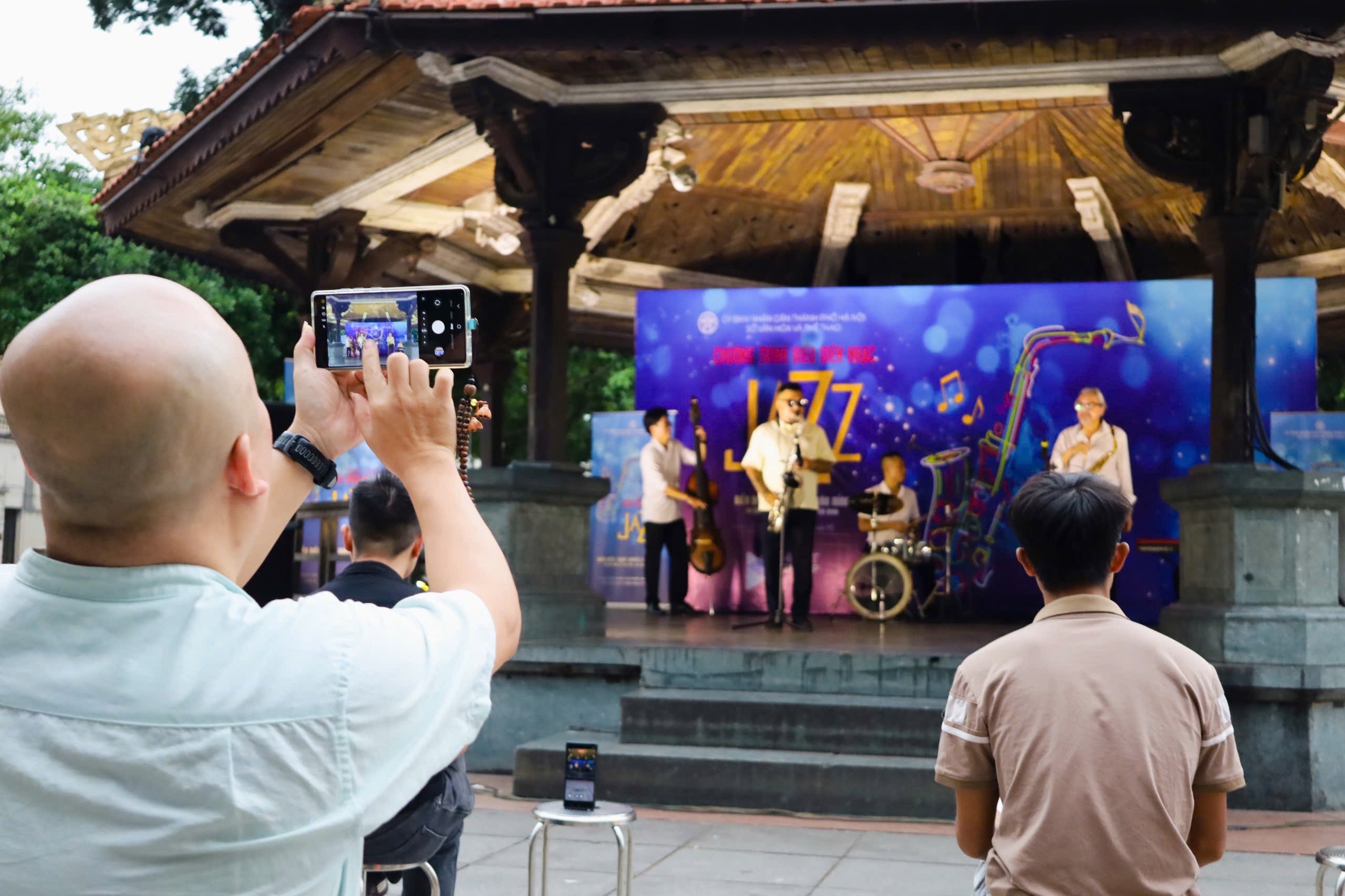 Hình ảnh trong album