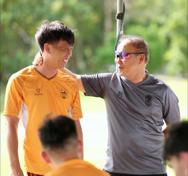Sau phát ngôn sốc về Thái Lan và Việt Nam, HLV Park Hang-seo lại tuyên bố nói thẳng về bóng đá Thái - Ảnh 2. Sau phát ngôn sốc về Thái Lan và Việt Nam, HLV Park Hang-seo lại tuyên bố nói thẳng về bóng đá Thái - Ảnh 2.