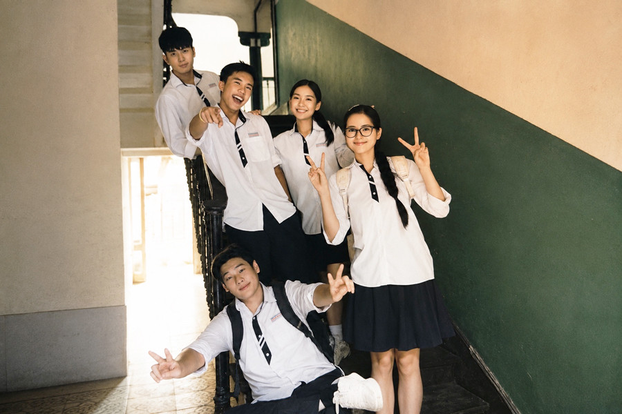Lưu Ly - Hà Thành tái ngộ sau "Mùa hè năm ấy", thành bạn chung phòng bất đắc dĩ trong "Xóm nhỏ" - Ảnh 1.