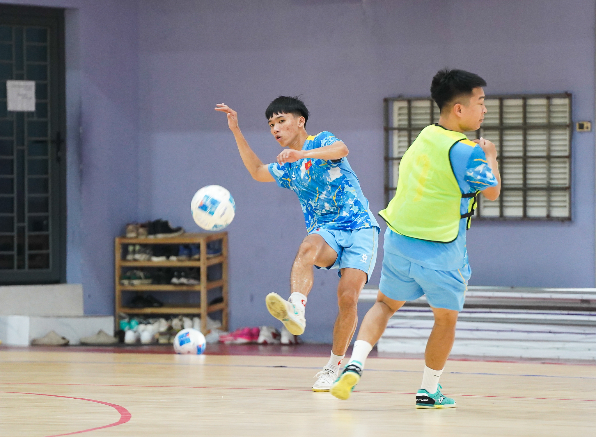 HLV Diego Giustozzi: 'Tôi muốn các cầu thủ trẻ dám mắc sai lầm để trưởng thành' - Ảnh 2.
