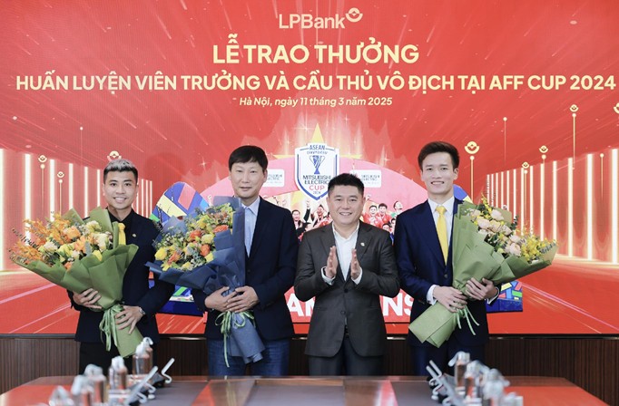 Ông Nguyễn Đức Thụy: "Nếu tôi làm Chủ tịch VFF, sẽ không sử dụng ngân sách nhà nước từ năm 2027" - Ảnh 2. Ông Nguyễn Đức Thụy: "Nếu tôi làm Chủ tịch VFF, sẽ không sử dụng ngân sách nhà nước từ năm 2027" - Ảnh 2.