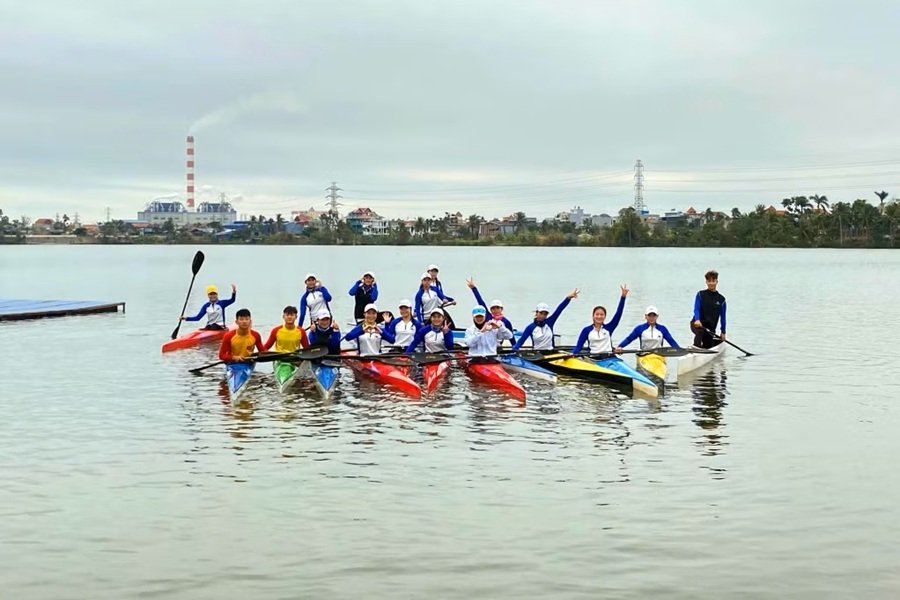 Đua thuyền Quảng Ninh vững vàng hướng tới Đại hội Thể thao toàn quốc lần thứ X năm 2026 - Ảnh 1. Đua thuyền Quảng Ninh vững vàng hướng tới Đại hội Thể thao toàn quốc lần thứ X năm 2026 - Ảnh 1.