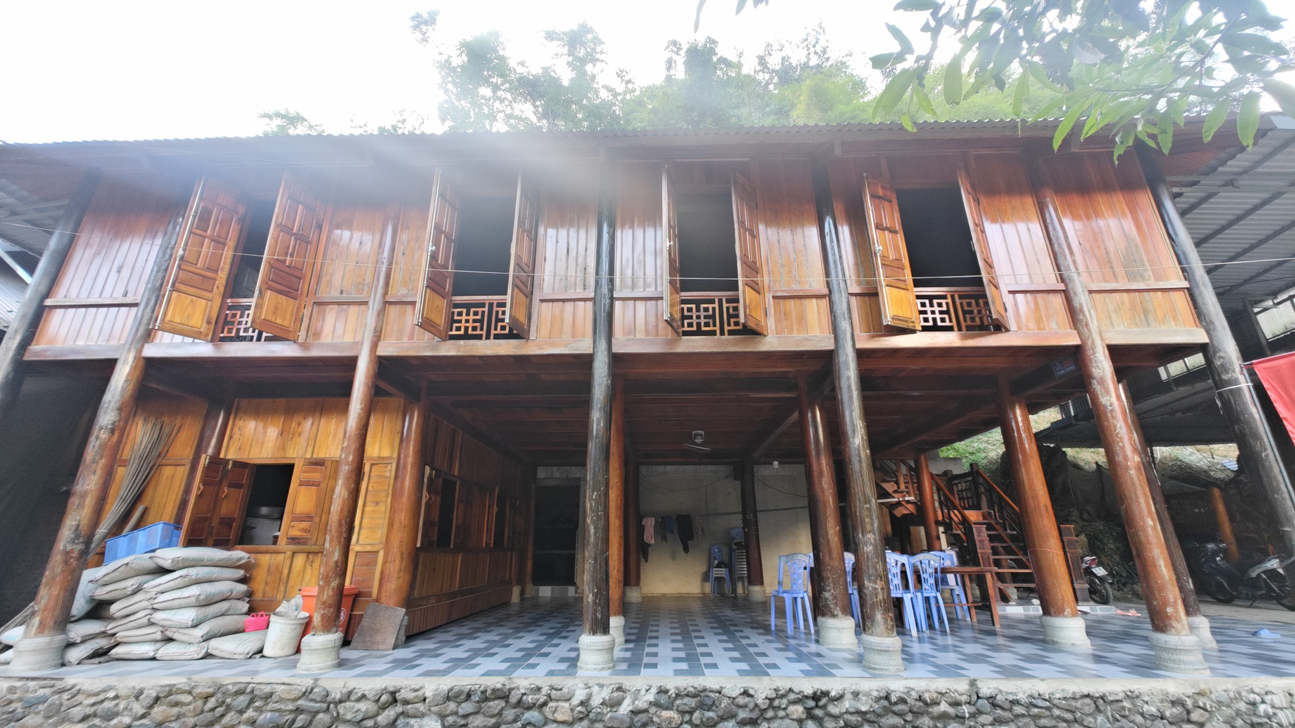 Kho Mường có gần 70 hộ gia đình (hơn 300 nhân khẩu), chủ yếu là đồng bào dân tộc Thái trắng sinh sống. Ảnh: Huy Thông - ảnh 2