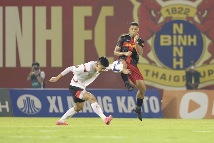 TRỰC TIẾP bóng đá Ninh Bình vs CA TPHCM 0-0: Hoàng Đức đá chính, chủ nhà vẫn bế tắc (hiệp 2) - Ảnh 1.