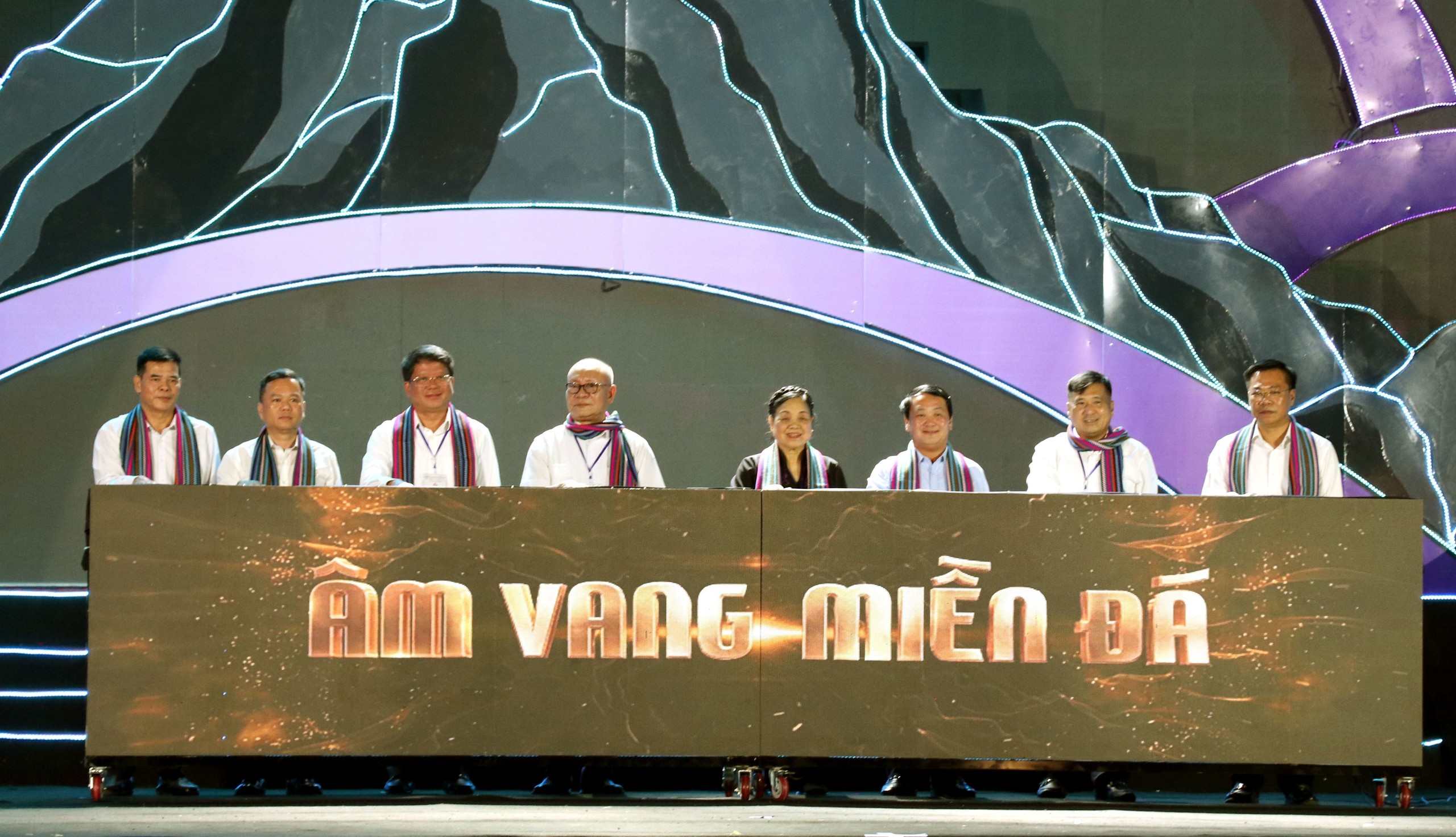 Khai mạc Lễ hội Hoa Tam giác mạch với chủ đề "Âm vang miền đá" - Ảnh 3.
