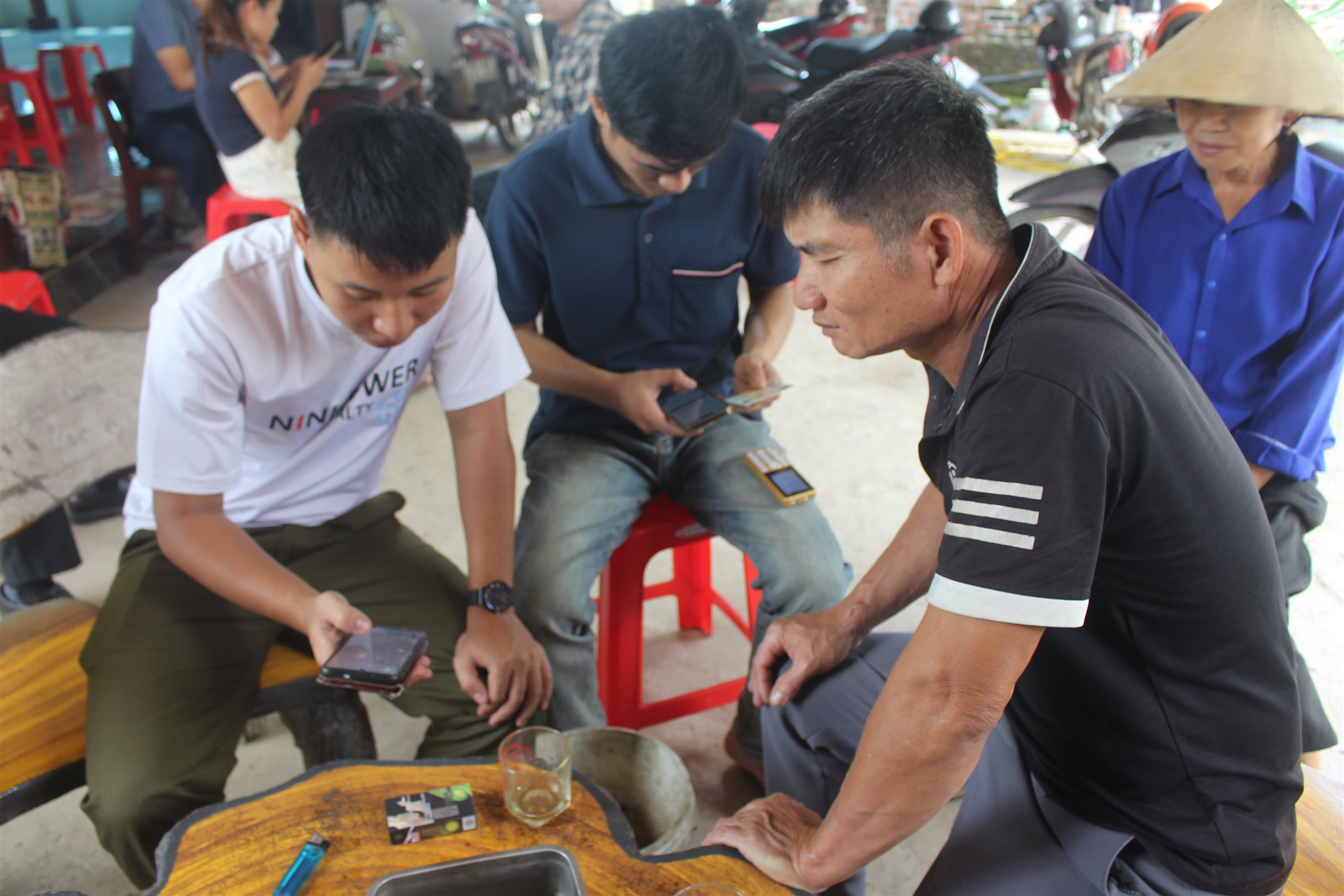 Khi cán bộ nắm được quy trình và có khả năng giải thích bằng ngôn ngữ gần gũi, những khái niệm như định danh điện tử hay dịch vụ công trực tuyến mới bớt xa lạ