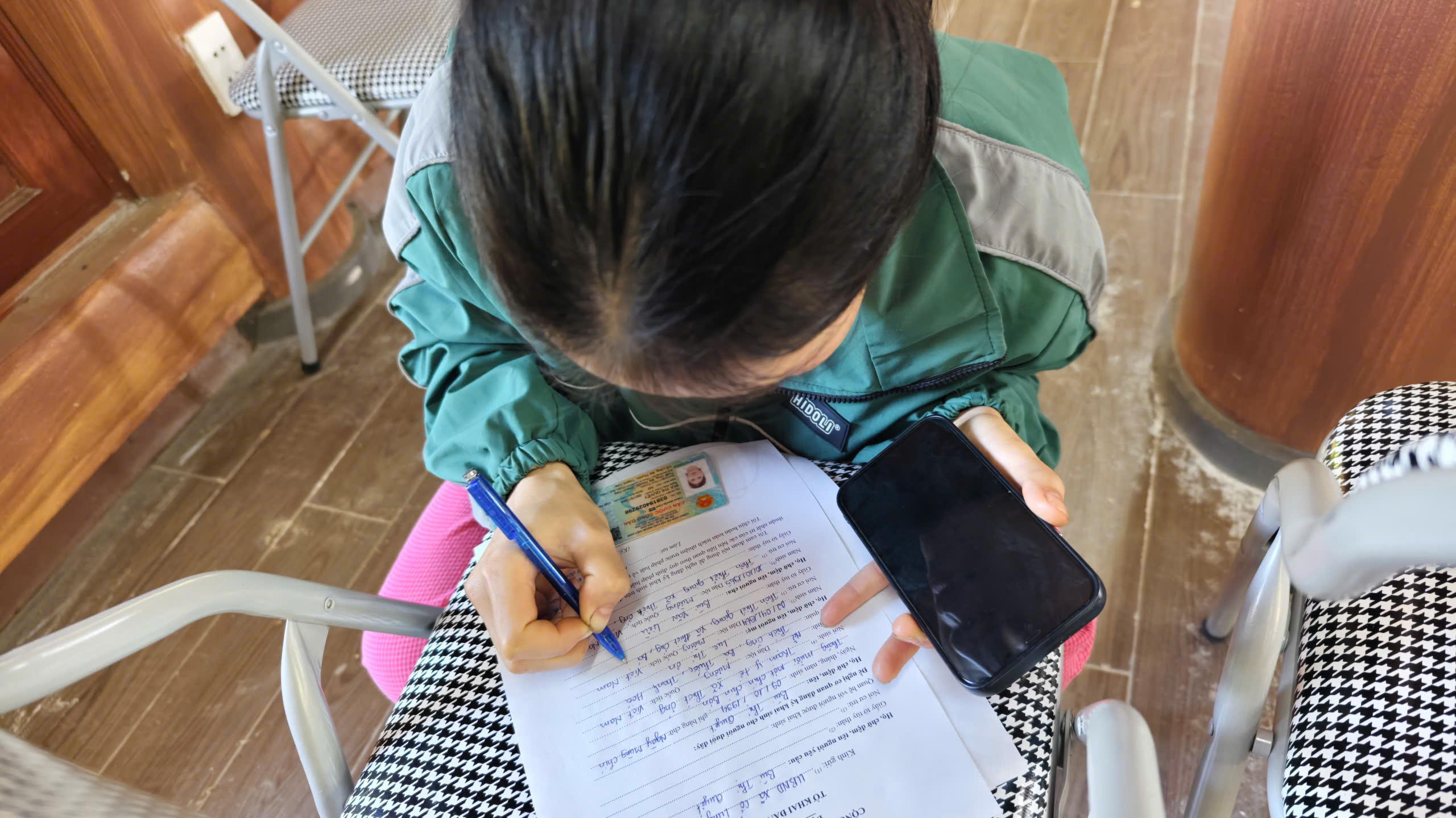 Việc đưa dịch vụ công đến tận thôn, bản có ý nghĩa thiết thực đối với người dân, đặc biệt tại địa bàn miền núi, nơi điều kiện đi lại còn gặp nhiều khó khăn. Ảnh: Huy Thông
