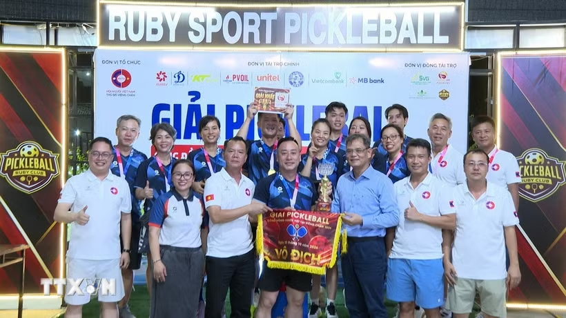 Kiều bào tại thủ đô của Lào sôi nổi tham gia giải pickleball hưởng ứng Ngày hội Đại đoàn kết toàn dân tộc - Ảnh 1. Kiều bào tại thủ đô của Lào sôi nổi tham gia giải pickleball hưởng ứng Ngày hội Đại đoàn kết toàn dân tộc - Ảnh 1.