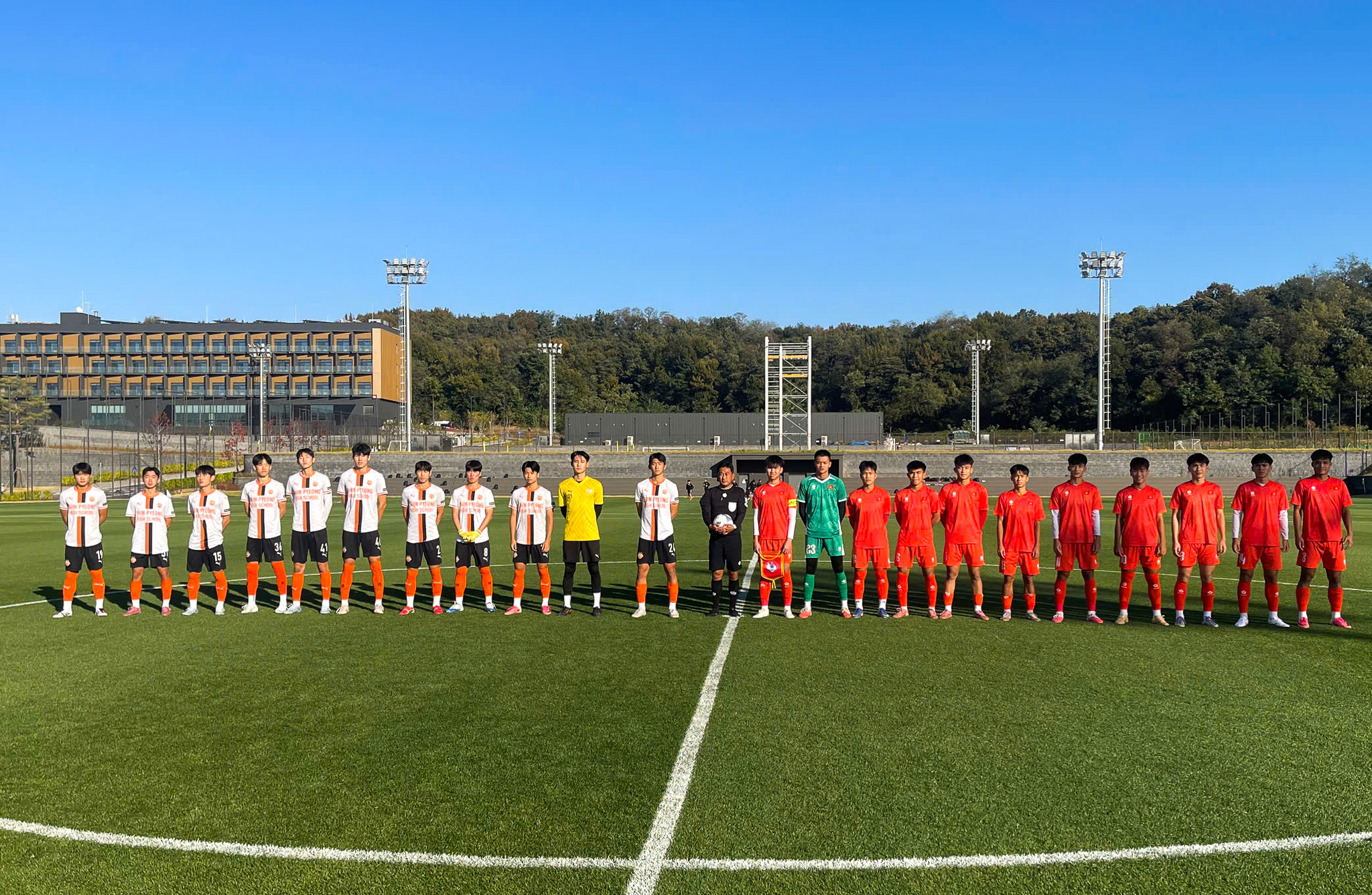 U17 Việt Nam thắng trận thứ hai liên tiếp, tự tin hướng tới World Cup - Ảnh 2. U17 Việt Nam thắng trận thứ hai liên tiếp, tự tin hướng tới World Cup - Ảnh 2.