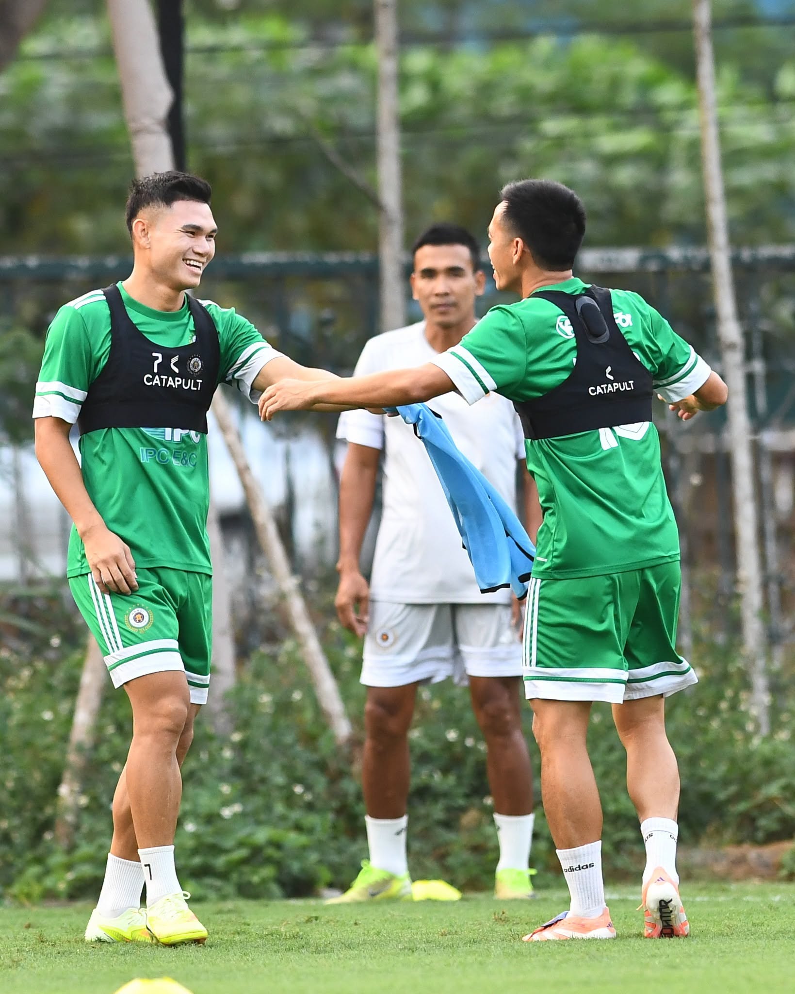 Tin nóng bóng đá Việt hôm nay 30/10: V-League điều chỉnh lịch thi đấu vì U23 Việt Nam; U19 Việt Nam có 3 cầu thủ 16 tuổi - Ảnh 2. Tin nóng bóng đá Việt hôm nay 30/10: V-League điều chỉnh lịch thi đấu vì U23 Việt Nam; U19 Việt Nam có 3 cầu thủ 16 tuổi - Ảnh 2.