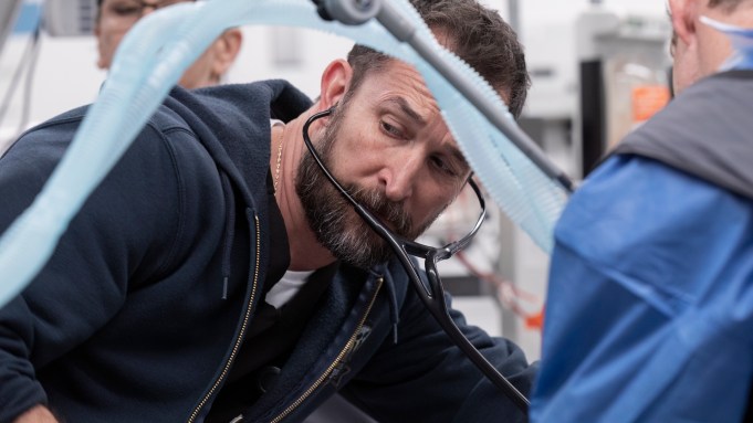 Noah Wyle: Người đàn ông quyến rũ nhất thế giới và hành trình 35 năm với nghề diễn - Ảnh 4.