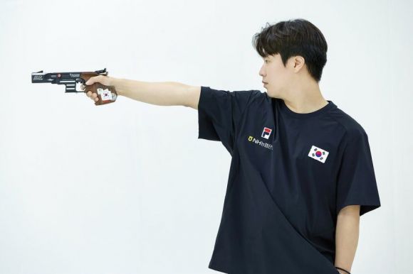 Vợ dọa 'đổi mật khẩu' khiến VĐV Hàn Quốc bắn một loại 5 viên trúng hồng tâm, giành HCV ASIAD 2026 - Ảnh 2. Vợ dọa 'đổi mật khẩu' khiến VĐV Hàn Quốc bắn một loại 5 viên trúng hồng tâm, giành HCV ASIAD 2026 - Ảnh 2.