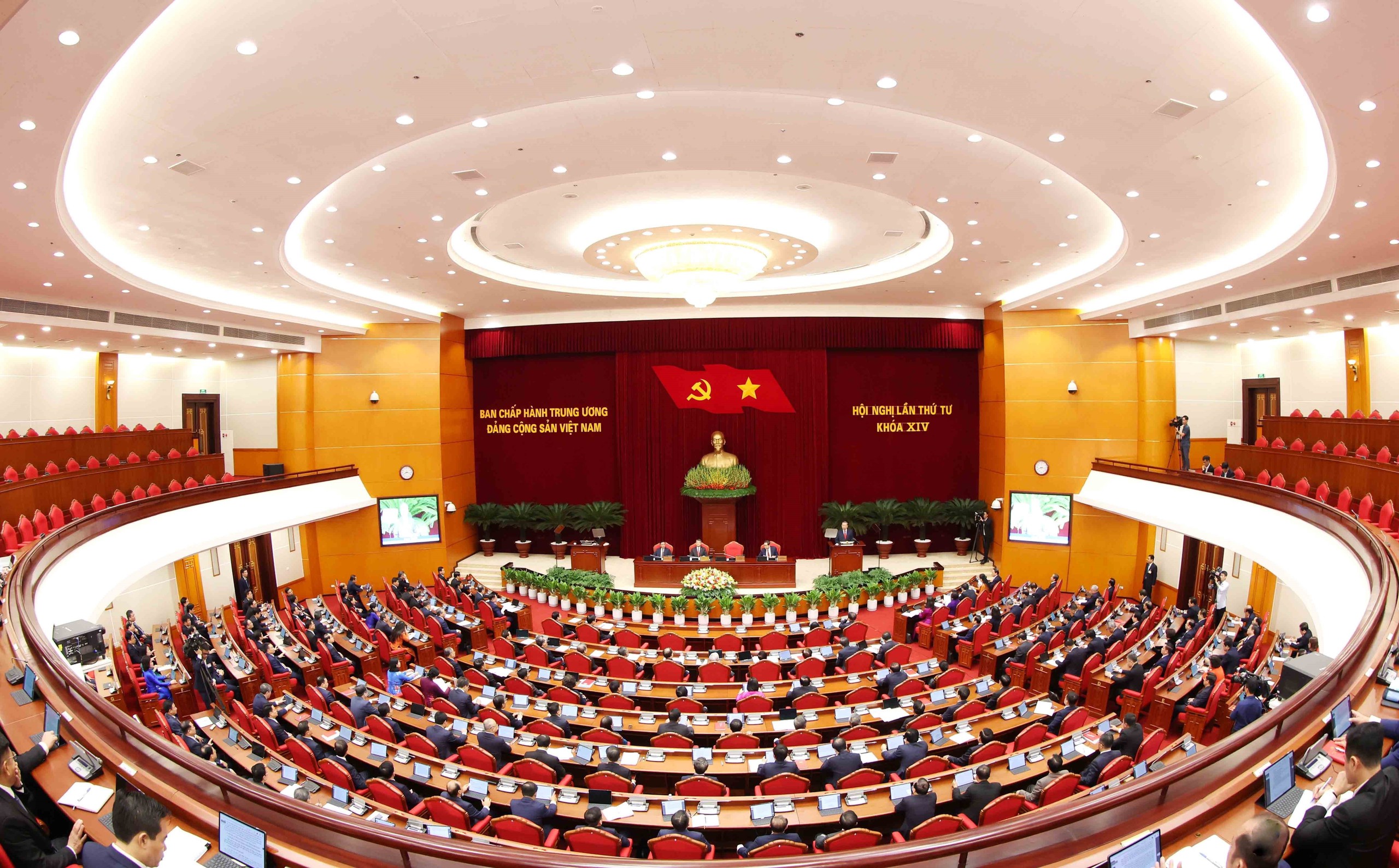 Khai mạc Hội nghị lần thứ tư Ban Chấp hành Trung ương Đảng khóa XIV