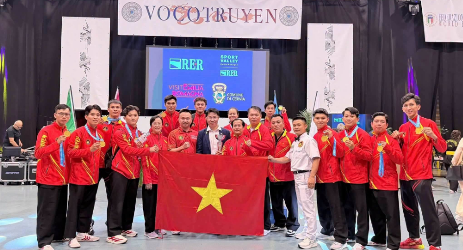 Đội tuyển Việt Nam đã khẳng định vị thế hàng đầu tại Giải vô địch và vô địch trẻ thế giới Võ cổ truyền Việt Nam 2026 diễn ra ở Italia, khi giành tổng cộng 33 huy chương, trong đó có tới 32 HCV và 1 HCB, qua đó đứng nhất toàn đoàn. Ảnh: Thể Thao Việt Nam Đội tuyển Việt Nam đã khẳng định vị thế hàng đầu tại Giải vô địch và vô địch trẻ thế giới Võ cổ truyền Việt Nam 2026 diễn ra ở Italia, khi giành tổng cộng 33 huy chương, trong đó có tới 32 HCV và 1 HCB, qua đó đứng nhất toàn đoàn. Ảnh: Thể Thao Việt Nam