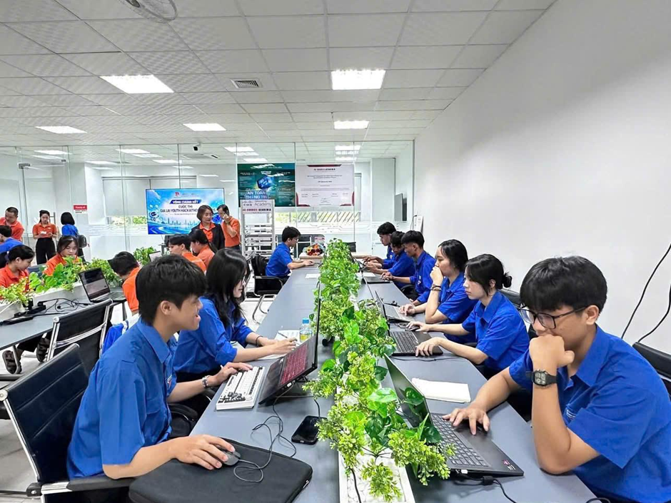 Tỉnh đoàn Gia Lai và FPT Polytechnic Quy Nhơn tăng cường hợp tác, tạo cơ hội phát triển cho thanh niên - Ảnh 1. Tỉnh đoàn Gia Lai và FPT Polytechnic Quy Nhơn tăng cường hợp tác, tạo cơ hội phát triển cho thanh niên - Ảnh 1.