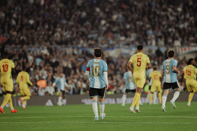 TRỰC TIẾP bóng đá Argentina vs Benin: Thủ môn Benin cản phá cú sút của Messi (H1, 0-0) - Ảnh 3. TRỰC TIẾP bóng đá Argentina vs Benin: Thủ môn Benin cản phá cú sút của Messi (H1, 0-0) - Ảnh 3.