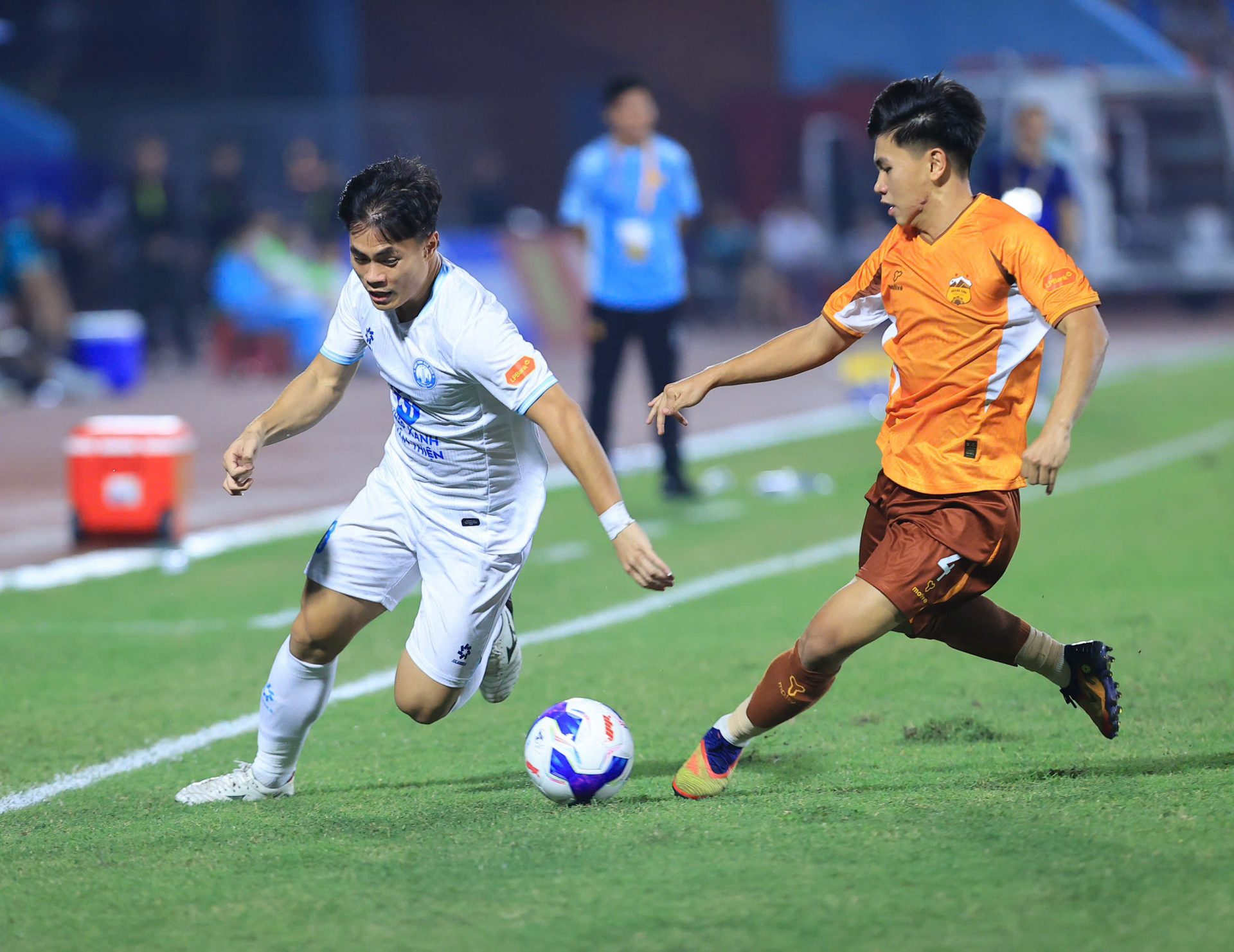 Tin nóng bóng đá Việt hôm nay 8/10: Đình Bắc vắng mặt hai trận đầu Asian Cup 2027; U17 Việt Nam sang Hàn Quốc và UAE tập huấn - Ảnh 3.
