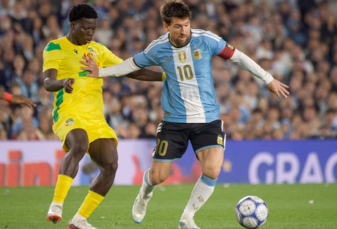 TRỰC TIẾP bóng đá Argentina vs Benin: Thủ môn Benin cản phá cú sút của Messi (H1, 0-0) - Ảnh 3. TRỰC TIẾP bóng đá Argentina vs Benin: Thủ môn Benin cản phá cú sút của Messi (H1, 0-0) - Ảnh 3.