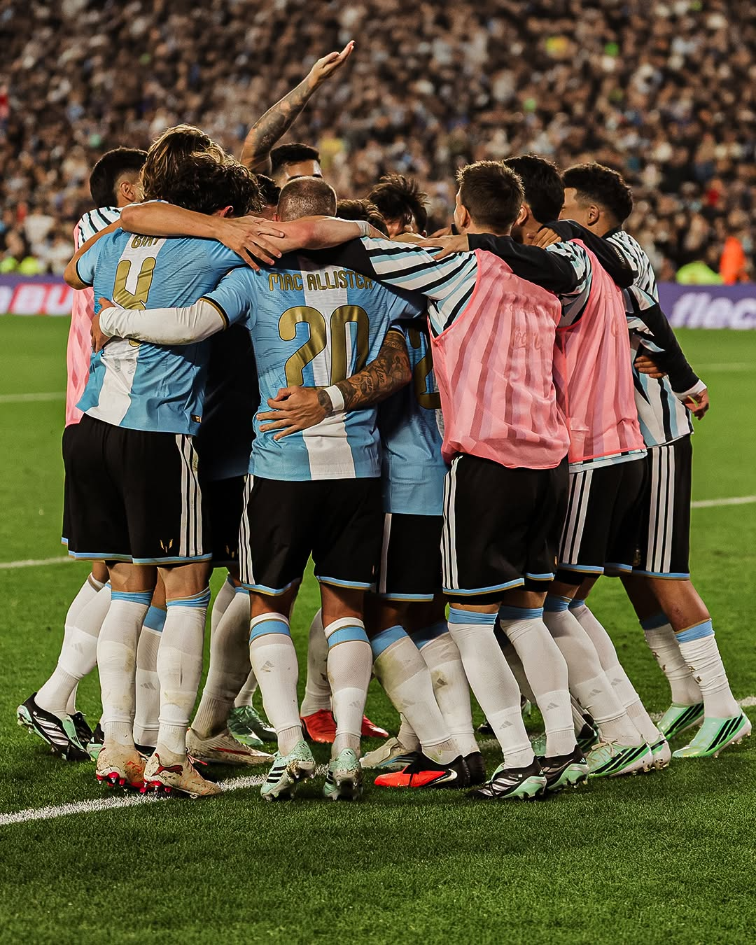 Messi Rời Sân, Những Giấc Mơ Ở Lại - Ảnh 3.