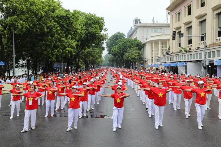 Phát động Phong trào "Mỗi người dân lựa chọn ít nhất một môn thể thao phù hợp để tập luyện thường xuyên" - Ảnh 1.