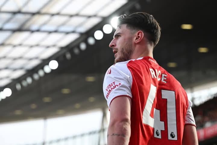 Arsenal Đang Tiến Rất Gần Tới Việc Gia Hạn Hợp Đồng Dài Hạn Với Declan Rice, Qua Đó Tiếp Tục Khẳng Định Vai Trò Đặc Biệt Của Tiền Vệ Người Anh Trong Kế Hoạch Phát Triển Đội Bóng. Ảnh: Fbnv