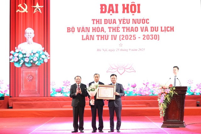 HLV Mai Đức Chung vinh dự khi được vinh danh Công dân Thủ đô ưu tú năm 2026 - Ảnh 1.