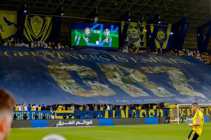 Ronaldo Ghi Bàn Thứ 980, Được Cđv Al Nassr Tri Ân Đặc Biệt - Ảnh 2. Ronaldo Ghi Bàn Thứ 980, Được Cđv Al Nassr Tri Ân Đặc Biệt - Ảnh 2.