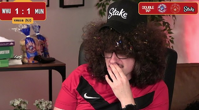 Fan MU để tóc 500 ngày phản ứng khi 'Quỷ đỏ' mất chuỗi toàn thắng  - Ảnh 3.