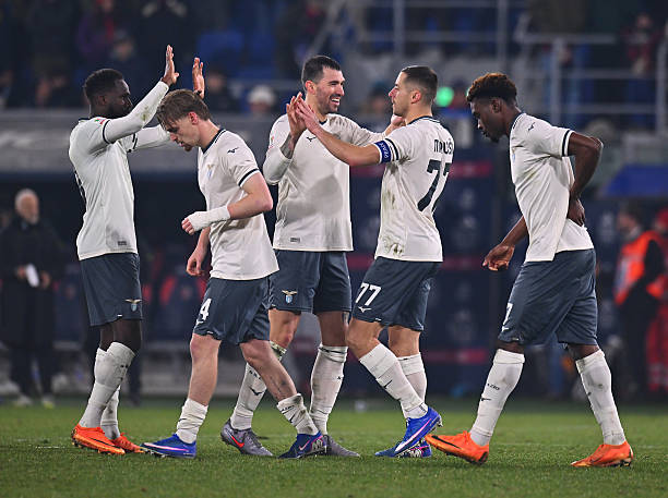 Lazio giành quyền vào bán kết Coppa Italia sau khi đánh bại Bologna trên chấm luân lưu, trong trận đấu kết thúc với tỷ số 1-1 sau 90 phút tại sân Renato Dall’Ara.