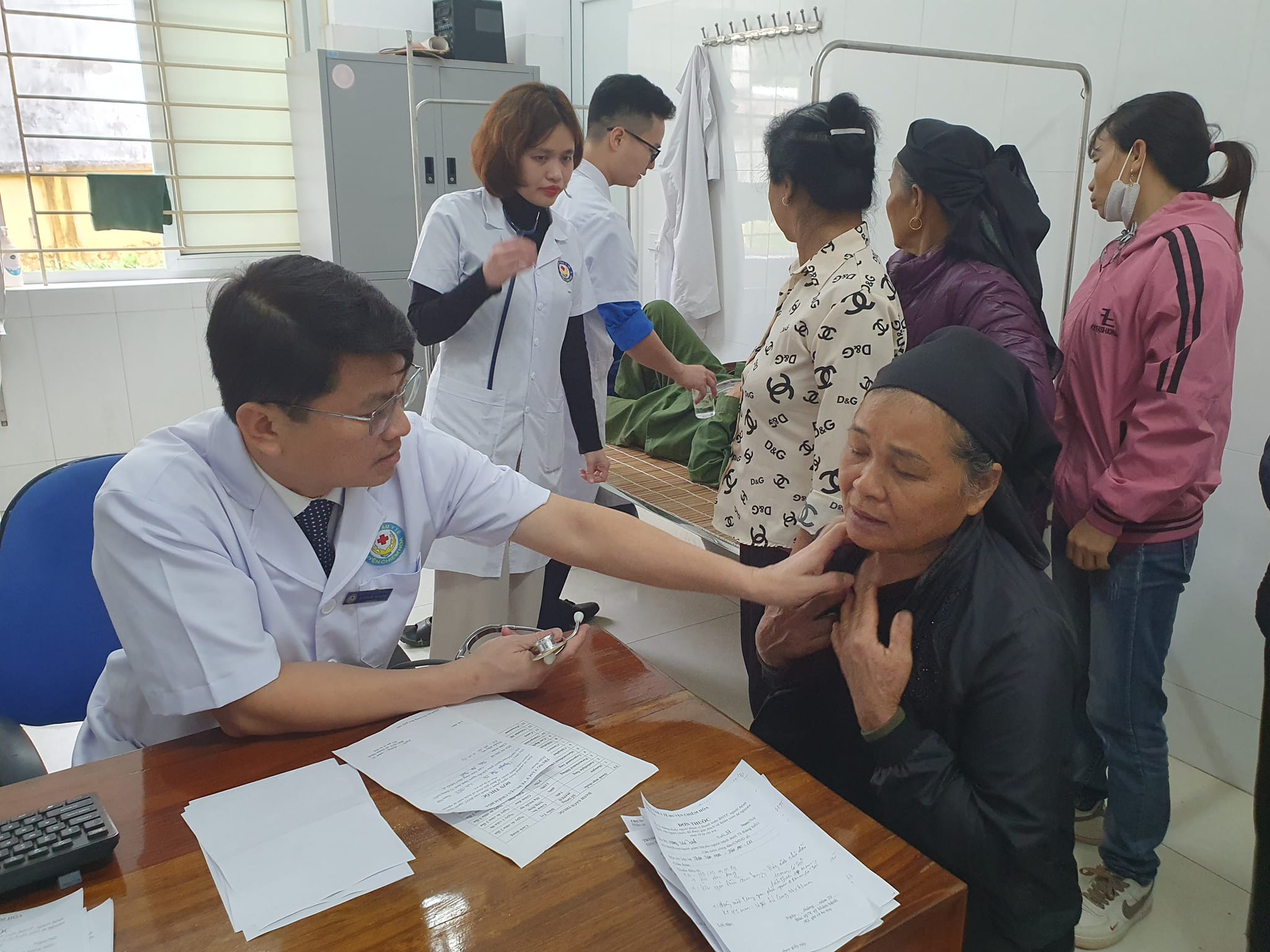 Đón mùa xuân trọn vẹn: Hành trình "giữ chân" người bệnh giữa đại ngàn - Ảnh 1.