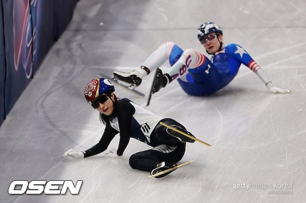 Tin nóng thể thao tối 12/2: U23 Việt Nam ghi điểm với nghĩa cử 'tôn sư trọng đạo' dịp Tết, Serena Williams tái xuất? - Ảnh 4.