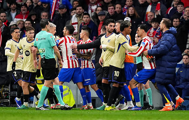 Barca cân nhắc khiếu nại sau thất bại gây tranh cãi trước Atletico Barca cân nhắc khiếu nại sau thất bại gây tranh cãi trước Atletico