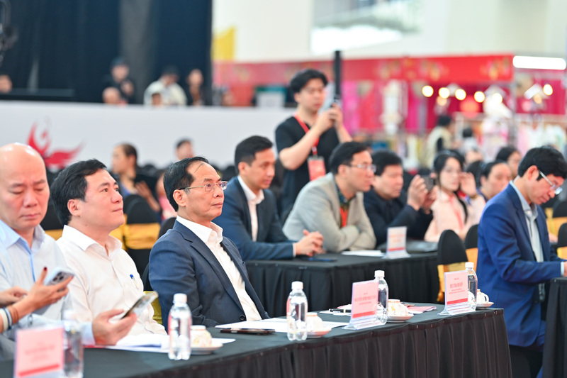 Phó Thủ tướng Bùi Thanh Sơn dự tổng duyệt Lễ bế mạc Hội chợ Mùa Xuân 2026 - Ảnh 1.