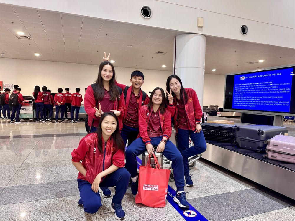 Đội tuyển nữ Việt Nam về Việt Nam đón Tết nguyên đán - Ảnh 1.