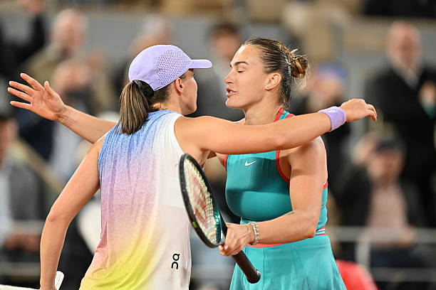 Giám đốc giải Dubai Open kêu gọi trừ điểm Sabalenka và Swiatek