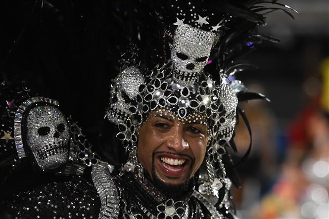 Brazil: Lễ hội Carnival ở Rio chính thức khai mạc - Ảnh 2. Brazil: Lễ hội Carnival ở Rio chính thức khai mạc - Ảnh 2.