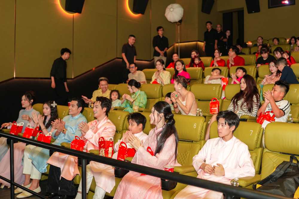 Sao Việt đưa con đi xem “Mùi phở”, xúc động vì nghệ sĩ Xuân Hinh - Ảnh 7.