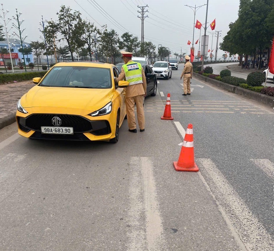 Đồng loạt kiểm tra nồng độ cồn trên toàn quốc từ sáng mùng 1 Tết - Ảnh 2. Đồng loạt kiểm tra nồng độ cồn trên toàn quốc từ sáng mùng 1 Tết - Ảnh 2.