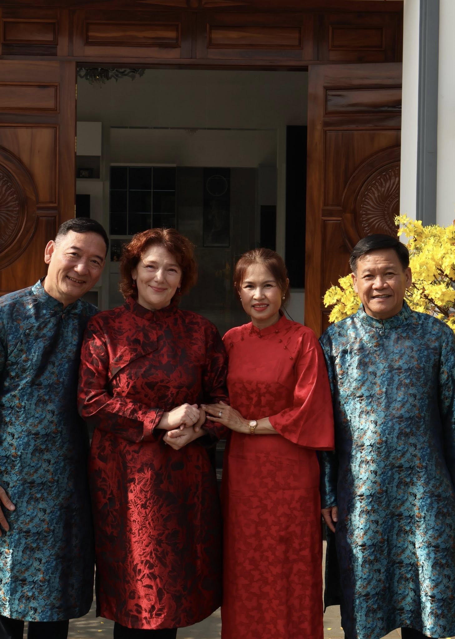 Vợ chồng Văn Lâm hạnh phúc đón chào năm mới Bính Ngọ - Ảnh 4.