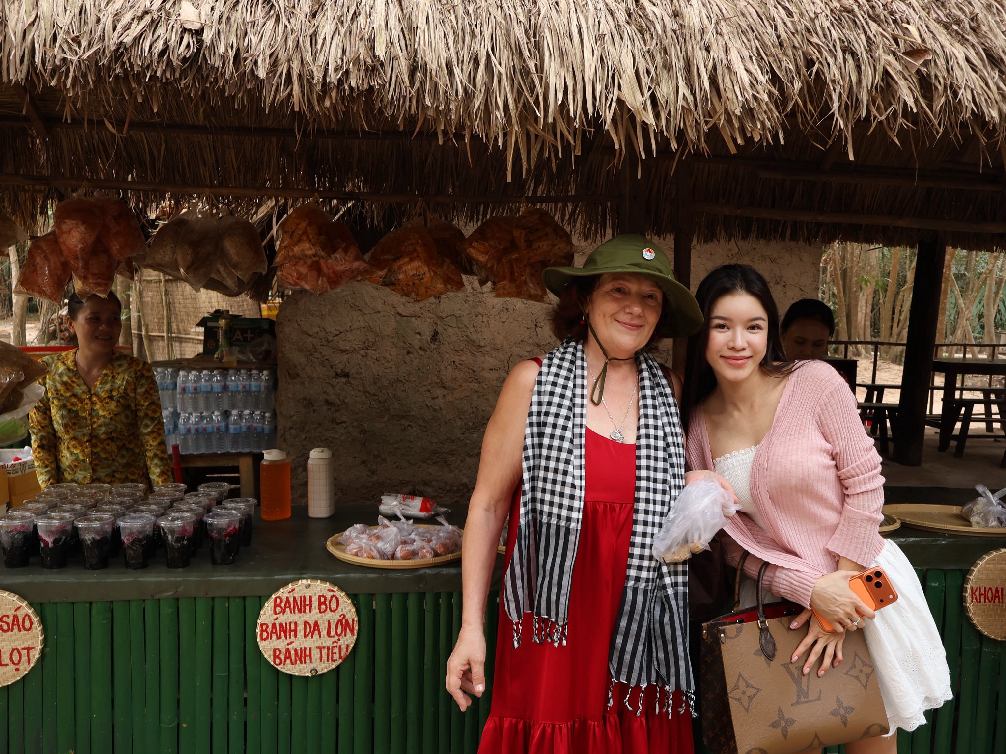 Vợ chồng Văn Lâm hạnh phúc đón chào năm mới Bính Ngọ - Ảnh 7.