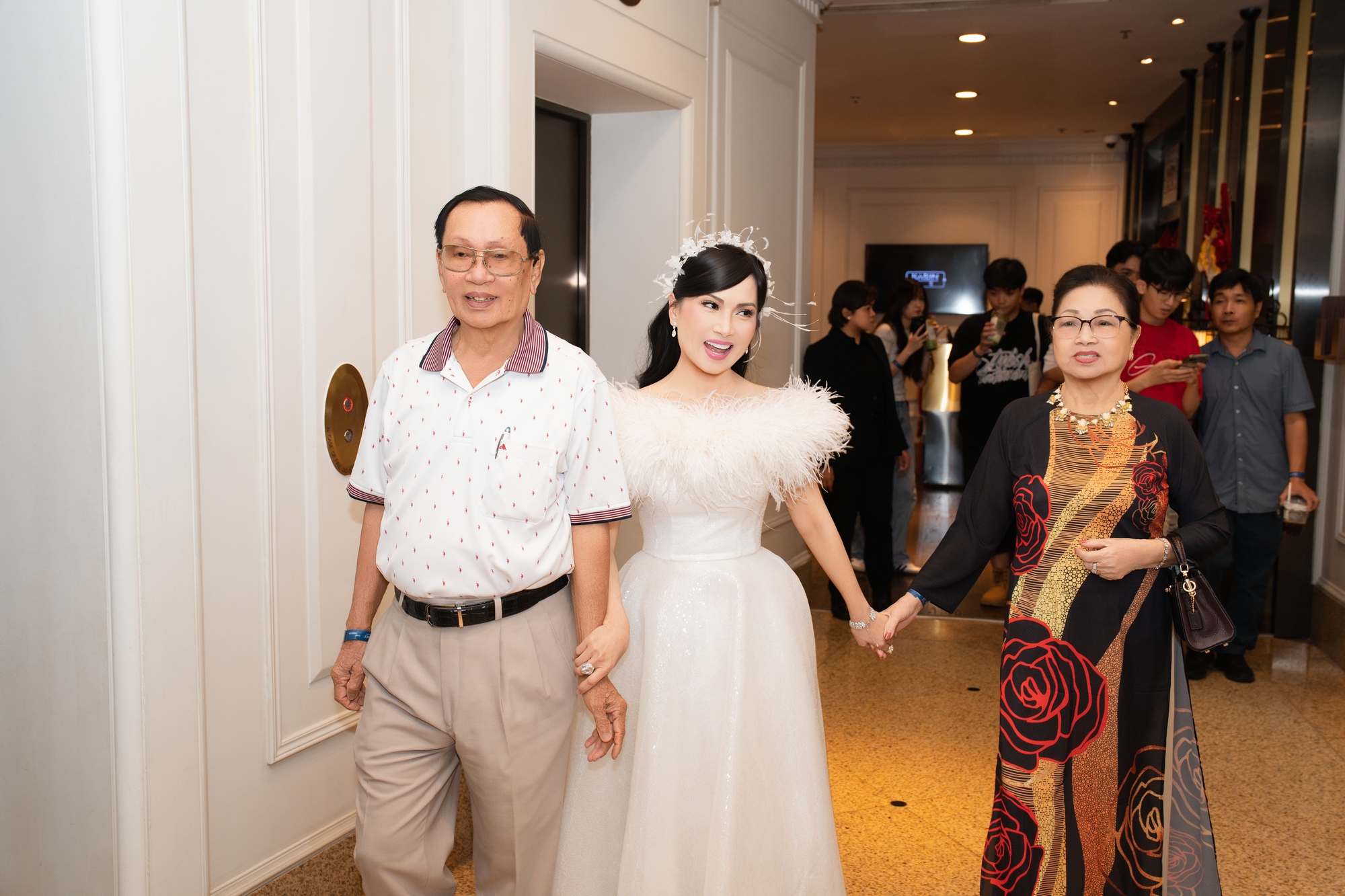 Đêm nhạc của Hà Phương: Nhạc kịch hòa quyện cùng giá trị nhân văn - Ảnh 2.